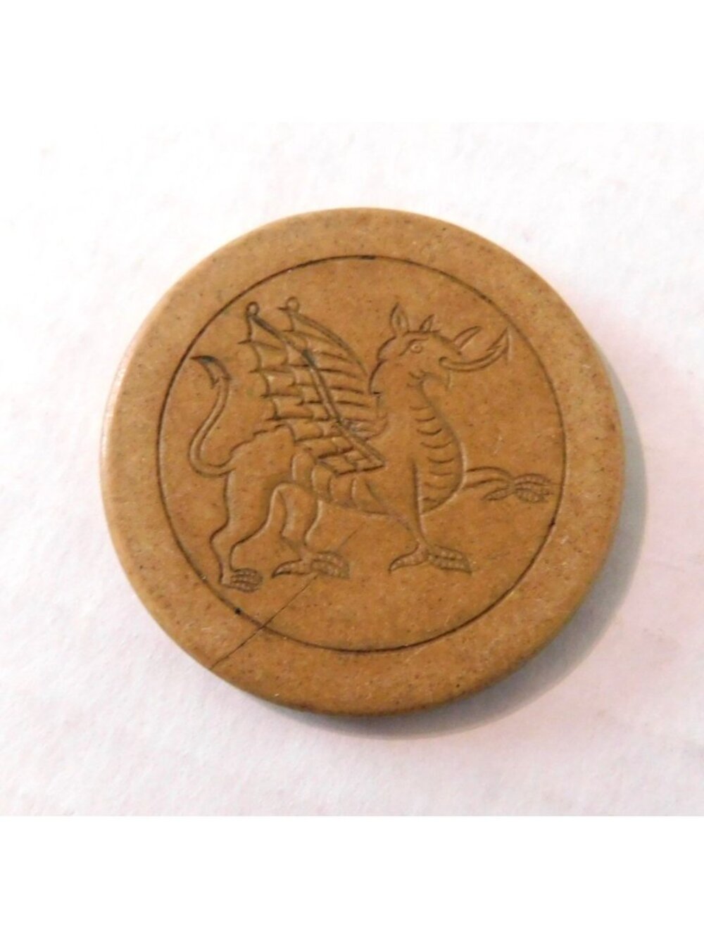 Vintage Clay Poker Chips Set Of 4 Griffin Eagle Hound Designs - Picture 6 of 7